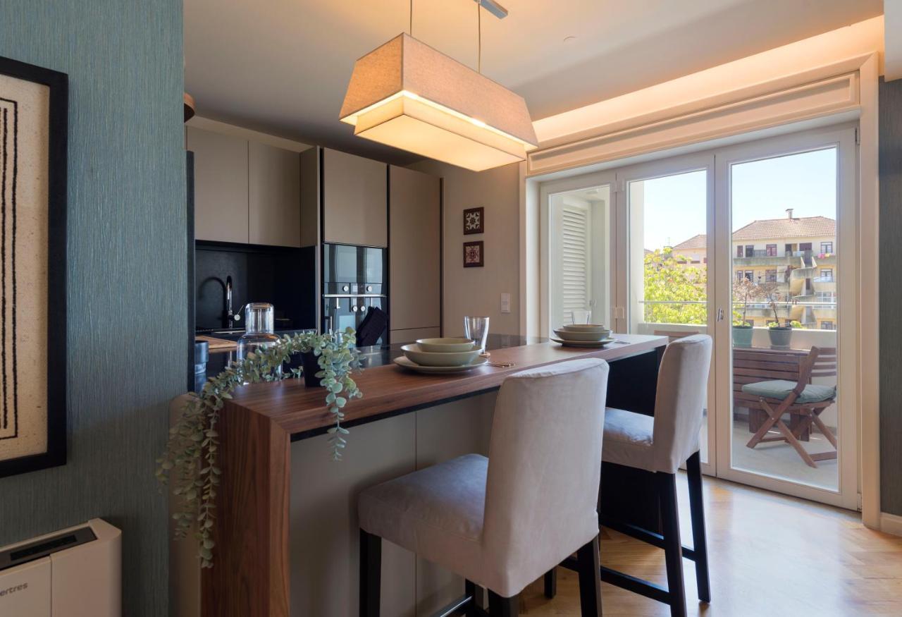 Emporium Deluxe 3Br Apartment W/ Private Parking By Lovelystay Porto Bagian luar foto