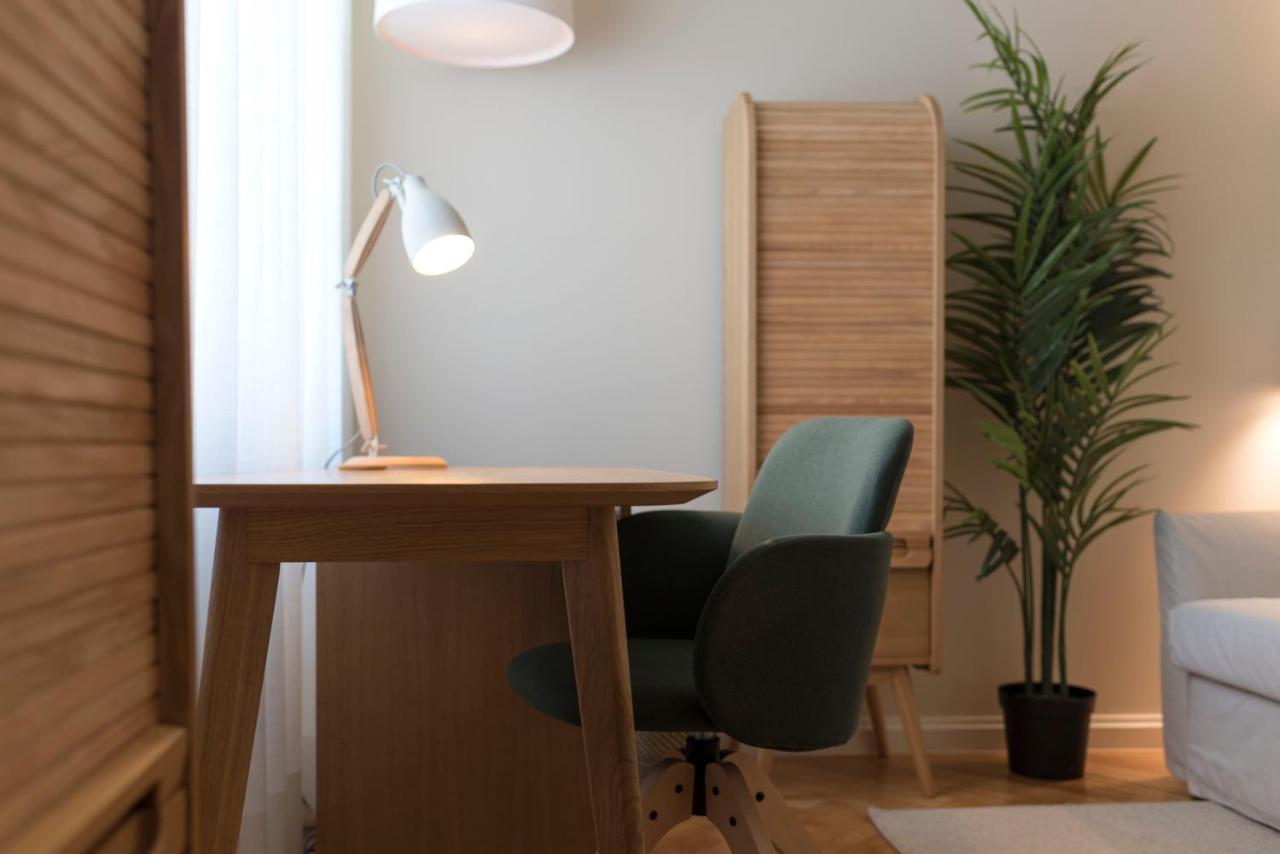 Emporium Deluxe 3Br Apartment W/ Private Parking By Lovelystay Porto Bagian luar foto