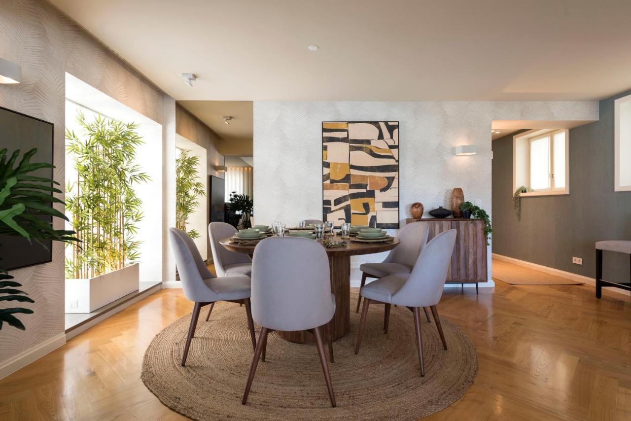 Emporium Deluxe 3Br Apartment W/ Private Parking By Lovelystay Porto Bagian luar foto