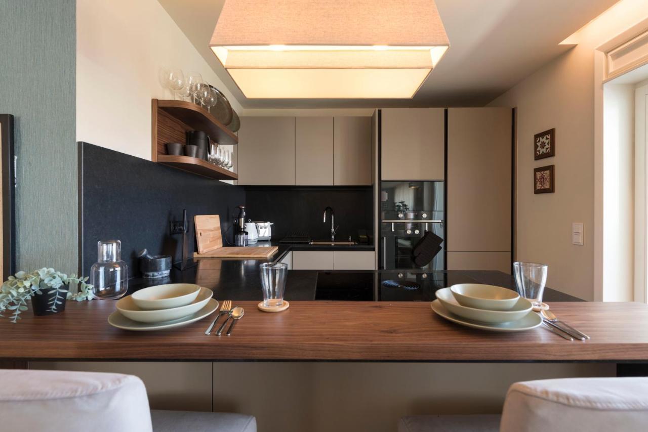 Emporium Deluxe 3Br Apartment W/ Private Parking By Lovelystay Porto Bagian luar foto