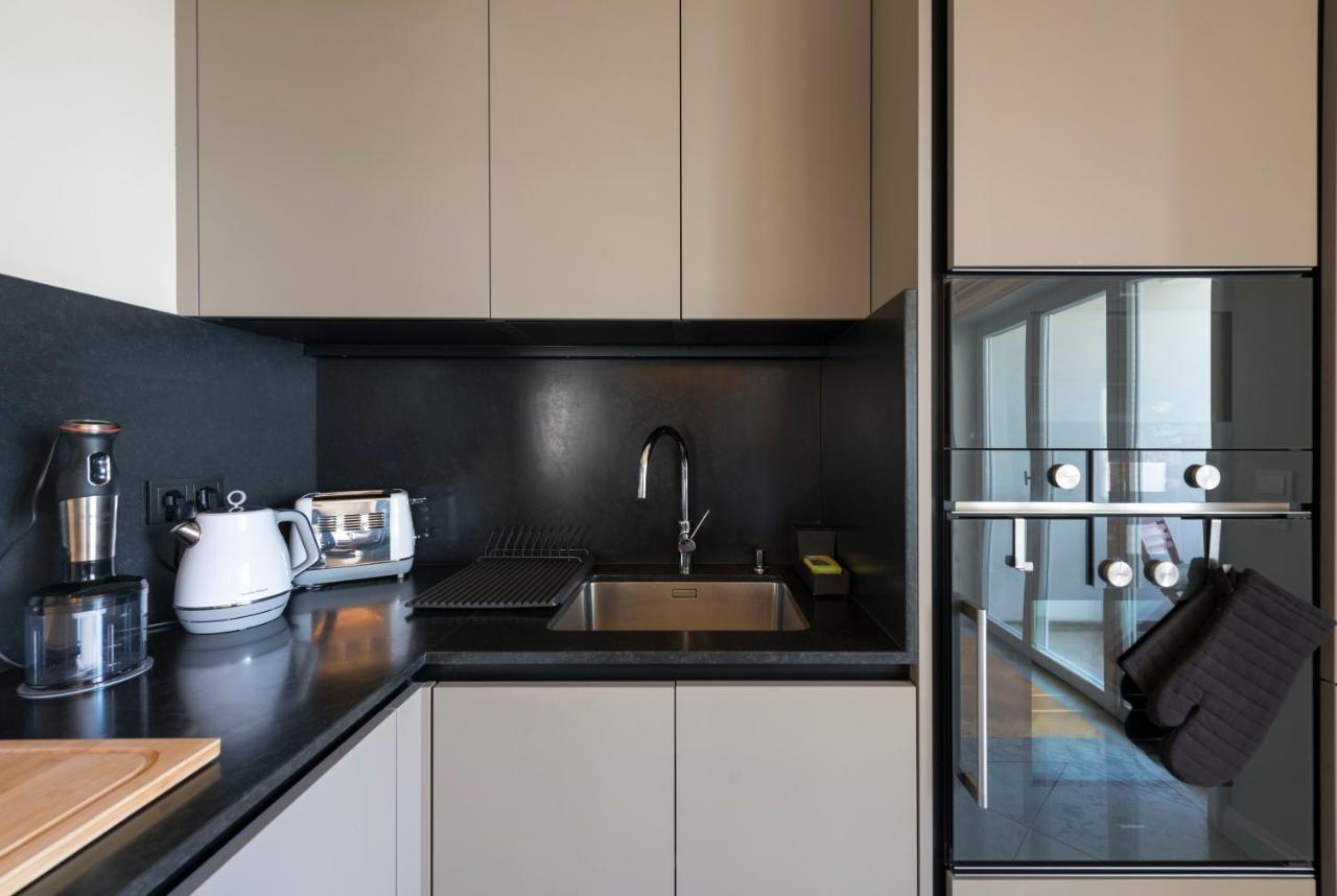 Emporium Deluxe 3Br Apartment W/ Private Parking By Lovelystay Porto Bagian luar foto