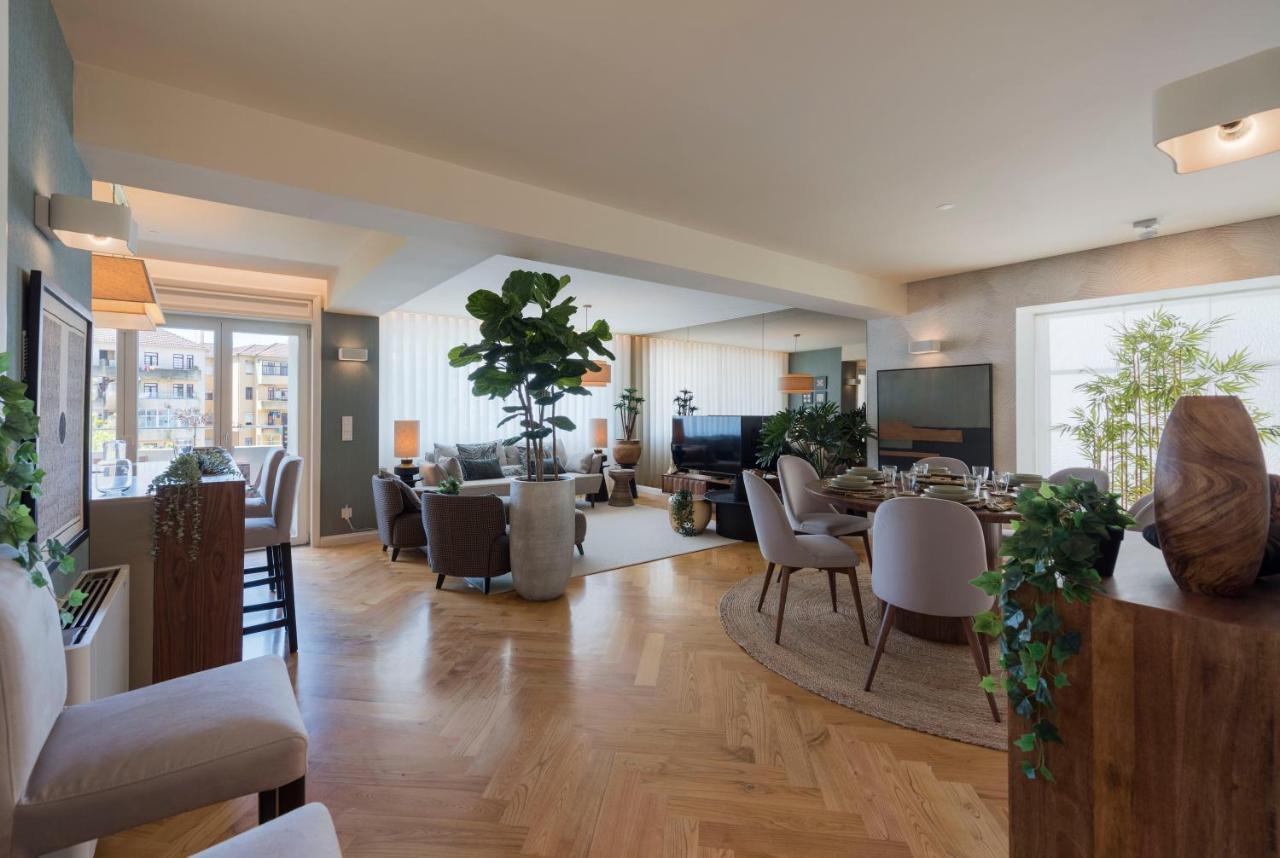 Emporium Deluxe 3Br Apartment W/ Private Parking By Lovelystay Porto Bagian luar foto